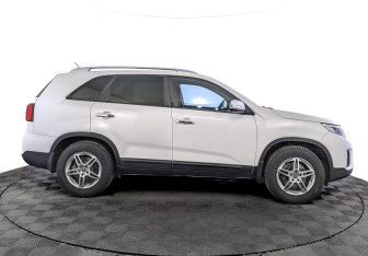 Подержанный автомобиль Kia Sorento 2018 года (4 фото)