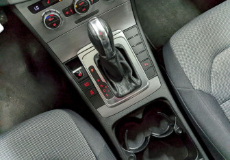 Подержанный автомобиль Volkswagen Passat Sedan 2012 года (30 фото)