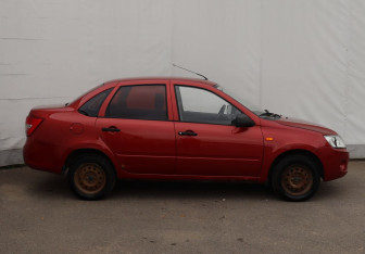 Подержанный автомобиль LADA (ВАЗ) Granta Sedan 2012 года (7 фото)
