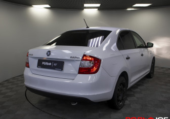 Подержанный автомобиль Skoda Rapid Liftback 2015 года (19 фото)