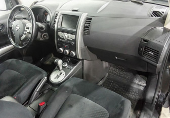 Подержанный автомобиль Nissan X-Trail 2012 года (10 фото)