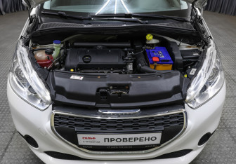 Подержанный автомобиль Peugeot 208 2013 года (9 фото)