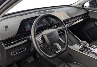 Подержанный автомобиль Omoda C5 2023 года (15 фото)