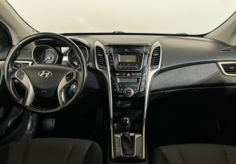 Подержанный автомобиль Hyundai i30 Hatchback 2013 года (12 фото)