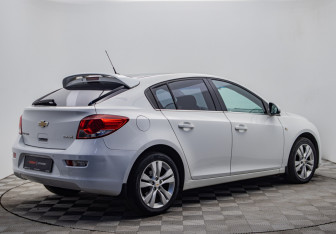 Подержанный автомобиль Chevrolet Cruze Hatchback 2013 года (5 фото)