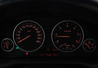 Подержанный автомобиль BMW X3 2012 года (13 фото)