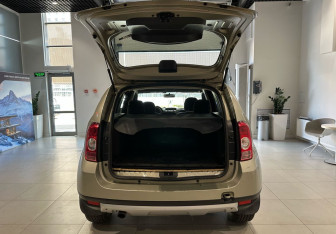 Подержанный автомобиль Renault Duster 2013 года (7 фото)