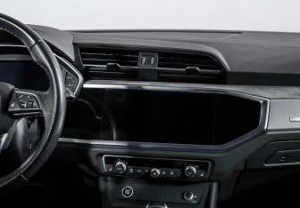 Подержанный автомобиль Audi Q3 2021 года (13 фото)