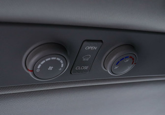 Подержанный автомобиль Hyundai Grand Starex 2009 года (14 фото)