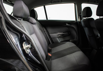 Подержанный автомобиль Opel Astra Hatchback 2008 года (9 фото)