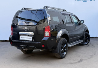 Подержанный автомобиль Nissan Pathfinder 2012 года (5 фото)
