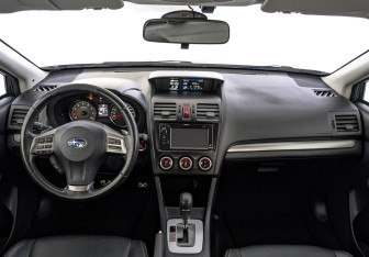 Подержанный автомобиль Subaru XV 2013 года (14 фото)
