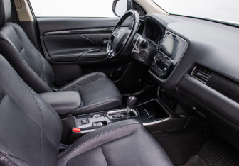 Подержанный автомобиль Mitsubishi Outlander 2018 года (9 фото)
