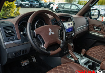 Подержанный автомобиль Mitsubishi Pajero 2012 года (16 фото)
