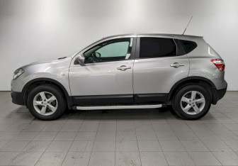 Подержанный автомобиль Nissan Qashqai 2012 года (8 фото)