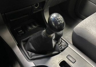 Подержанный автомобиль Toyota Land Cruiser Prado 2003 года (16 фото)