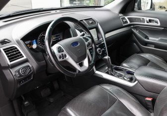 Подержанный автомобиль Ford Explorer 2014 года (16 фото)