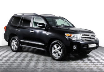 Подержанный автомобиль Toyota Land Cruiser Suv 2012 года (3 фото)