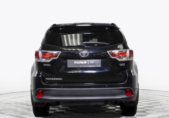 Подержанный автомобиль Toyota Highlander 2014 года (6 фото)