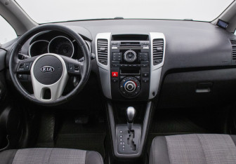 Подержанный автомобиль Kia Venga 2011 года (13 фото)