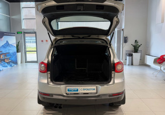Подержанный автомобиль Volkswagen Tiguan 2010 года (9 фото)
