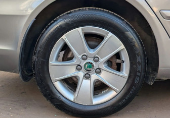 Подержанный автомобиль Skoda Octavia Liftback 2012 года (15 фото)