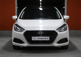 Подержанный автомобиль Hyundai i40 Sedan 2015 года (2 фото)