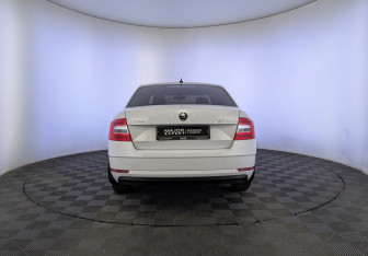 Подержанный автомобиль Skoda Octavia Liftback 2019 года (6 фото)