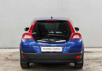 Подержанный автомобиль Volvo C30 2007 года (6 фото)