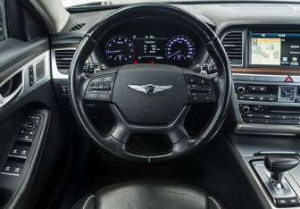 Подержанный автомобиль Genesis G80 2019 года (9 фото)