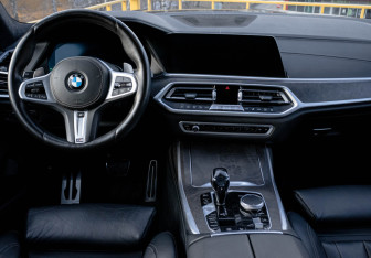 Подержанный автомобиль BMW X7 2020 года (10 фото)