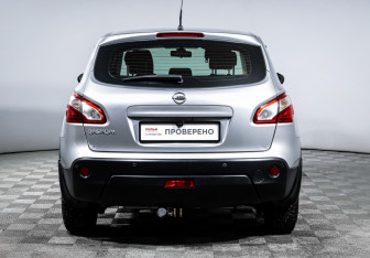 Подержанный автомобиль Nissan Qashqai 2013 года (6 фото)