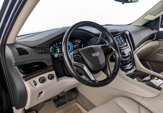 Подержанный автомобиль Cadillac Escalade Suv 2019 года (17 фото)