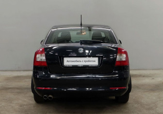 Подержанный автомобиль Skoda Octavia Liftback 2011 года (6 фото)