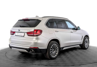 Подержанный автомобиль BMW X5 2014 года (5 фото)