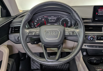 Подержанный автомобиль Audi A4 Sedan 2019 года (22 фото)