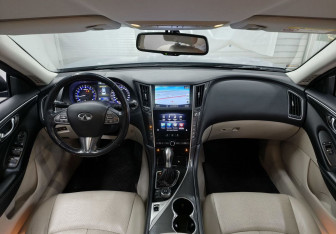 Подержанный автомобиль Infiniti Q50 2014 года (11 фото)