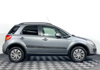 Подержанный автомобиль Suzuki SX4 Hatchback 2013 года (4 фото)