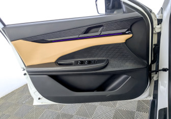 Подержанный автомобиль Changan UNI-V 2023 года (19 фото)