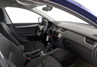 Подержанный автомобиль Skoda Octavia Liftback 2019 года (13 фото)