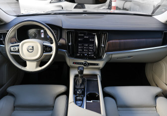 Подержанный автомобиль Volvo S90 2021 года (14 фото)