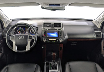 Подержанный автомобиль Toyota Land Cruiser Prado 2015 года (14 фото)
