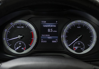 Подержанный автомобиль Skoda Karoq 2020 года (12 фото)