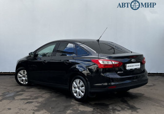 Подержанный автомобиль Ford Focus Sedan 2013 года (7 фото)