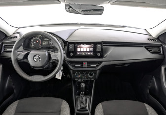 Подержанный автомобиль Skoda Rapid Liftback 2021 года (14 фото)