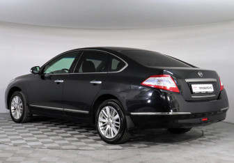 Подержанный автомобиль Nissan Teana 2011 года (6 фото)