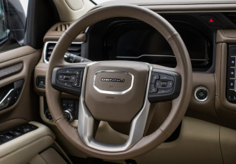 Подержанный автомобиль GMC Yukon 2023 года (14 фото)