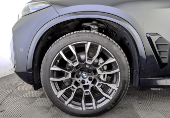 Подержанный автомобиль BMW X5 2023 года (18 фото)
