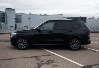 Подержанный автомобиль BMW X5 2020 года (9 фото)