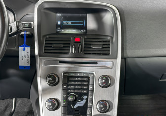 Подержанный автомобиль Volvo XC60 2011 года (16 фото)